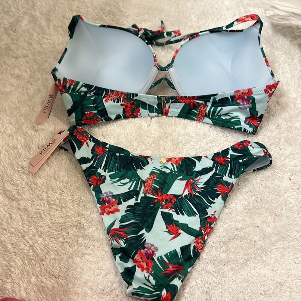 Bikini - Picture 4 of 8
